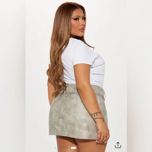 Fashion Nova Unveiling Secrets Zipper Detail White Bodysuit Size 1XL - Picture 7 of 9